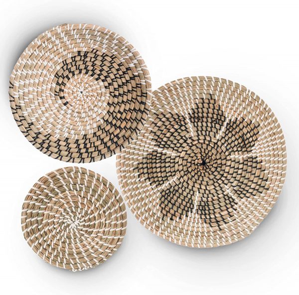Surprise your guests with this stunning Wall Hanging Wicker Basket Set of 3 on the walls of your living room, kitchen, or bathroom.