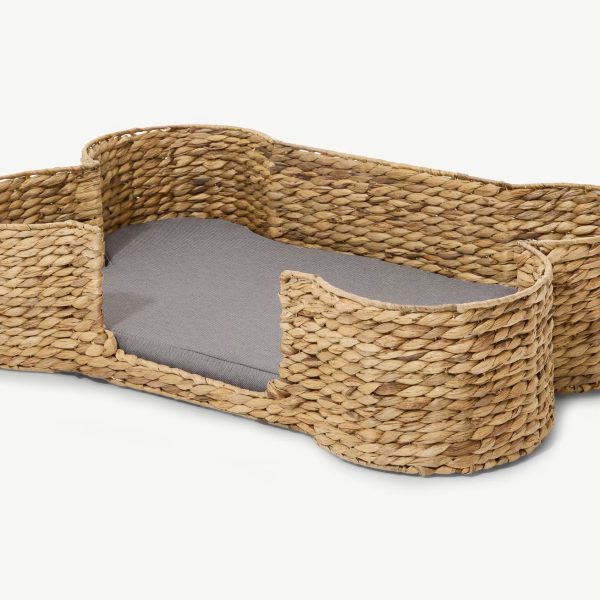 Simple but comfortable and stylish, Natural Water Hyacinth Pet Bed with Cushion is a top choice for your lovely puppies in a rustic home.