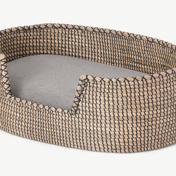 This Natural Seagrass Wicker Pet bed is as much a decor piece as it is a comfy spot for your pet. The construction of the bed is excellent.