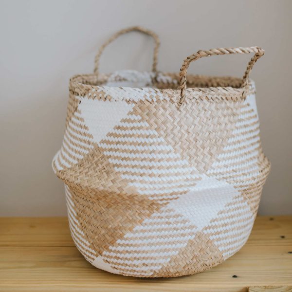 diamond pattern seagrass belly basket with handle