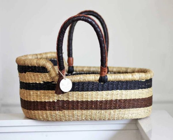 Seagrass Handwoven Bassinet, not only creates a cozy space for your baby to sleep in, but also is easy to carry anywhere.