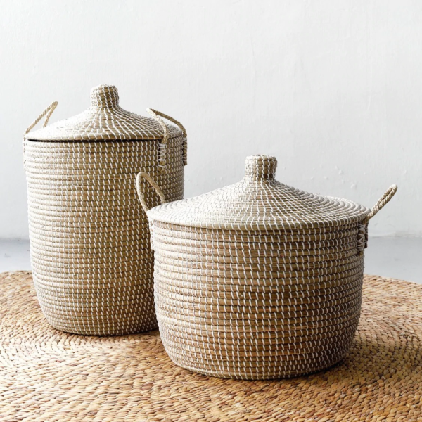 Wholesale A set of 2 Seagrass Plant Baskets with Lids with customized sizes allows users to optimal shape for storage and utilize it to grow plants.