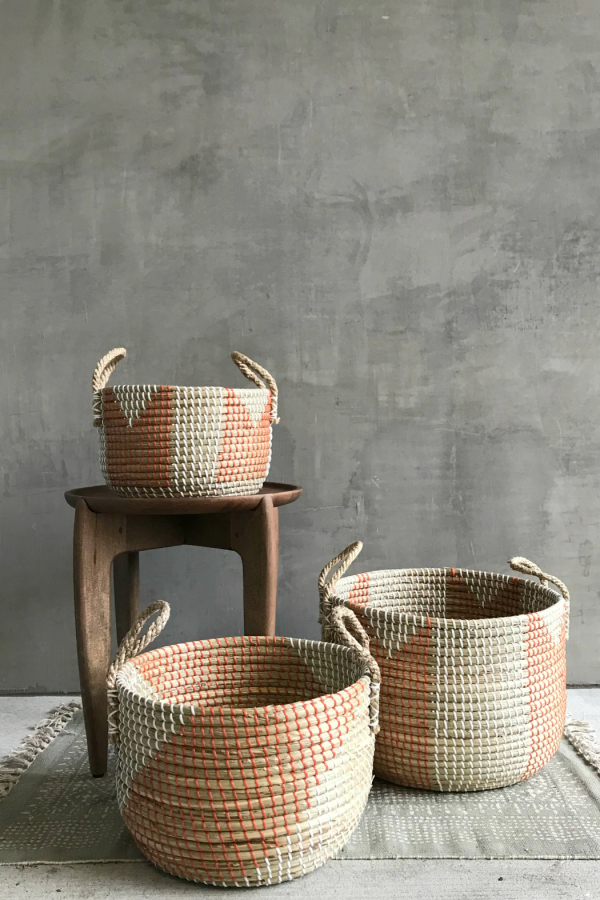 Wholesale Portable woven Seagrass Basket With Rope Handles and convenient to carry anywhere. All products are made by hand by artisans in Vietnam.