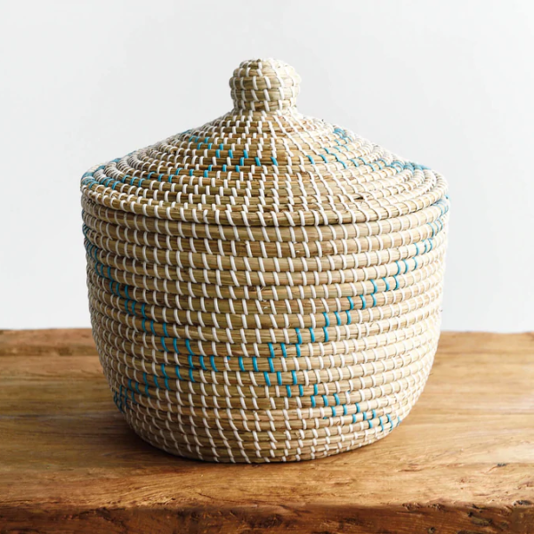This Wholesale Crossed Pattern Storage Basket made of seagrass with a lid will complement and add charm to your living space.
