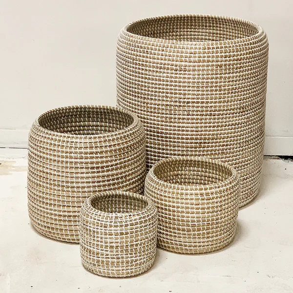 A set of 4 wholesale Seagrass Baskets can make your home look more fancy and tidy, will satisfy the homeowner because of minimalism and adaptability.