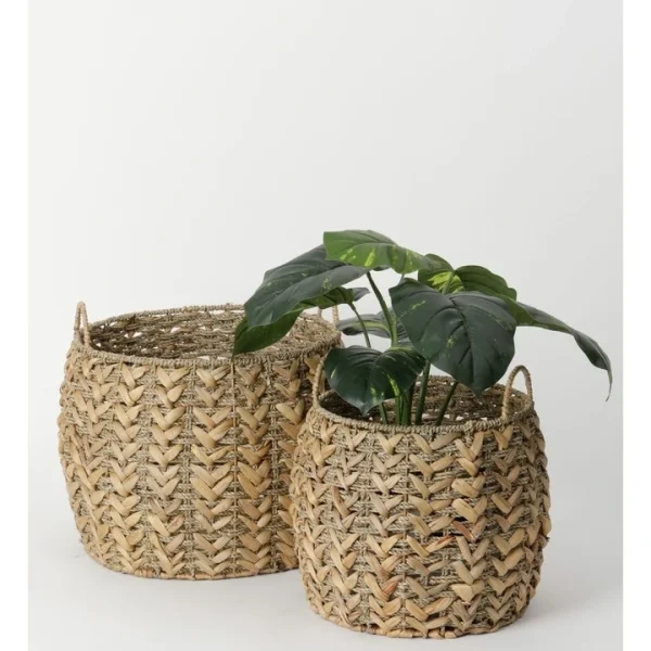 Round seagrass planter with small handles from Greenvbe ltd